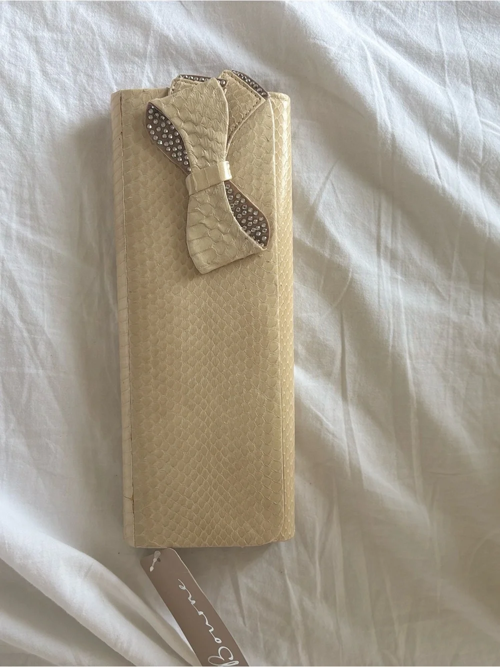Cream Textured Bow Accent Clutch